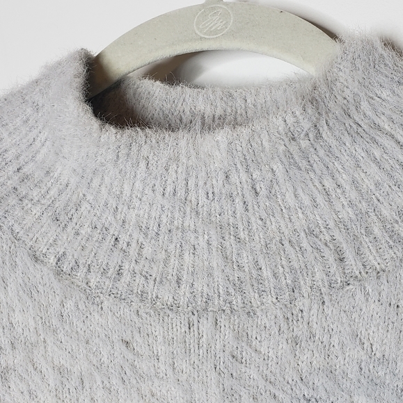 H&M Mock Neck Fuzzy Sweater - Picture 4 of 6